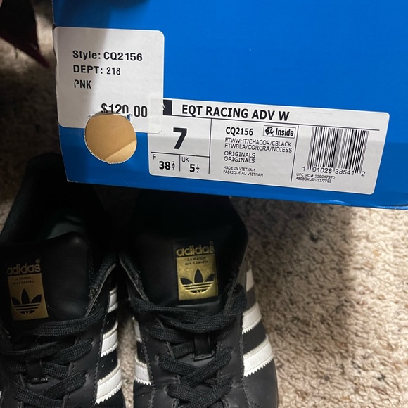 Adidas women size 7 - Picture 2 of 3